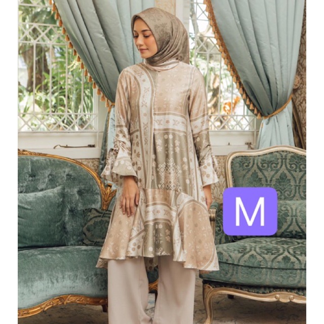 LALITA TUNIC WEARING KLAMBY
