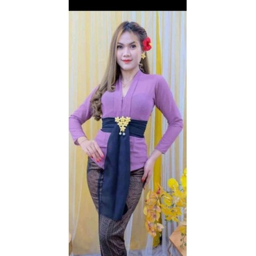 Kebaya bali kartini/kebaya lengan panjang.