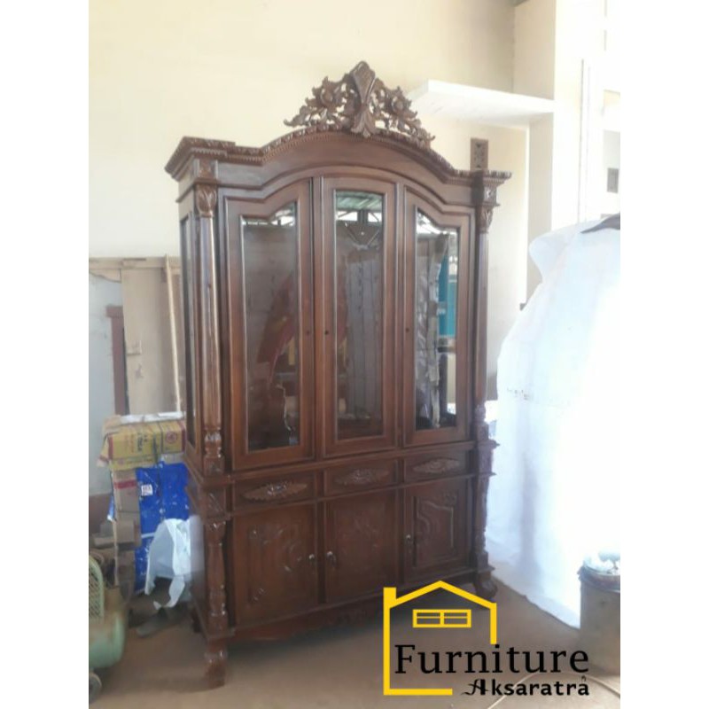 Buffet Kaca Classic Lemari Almari