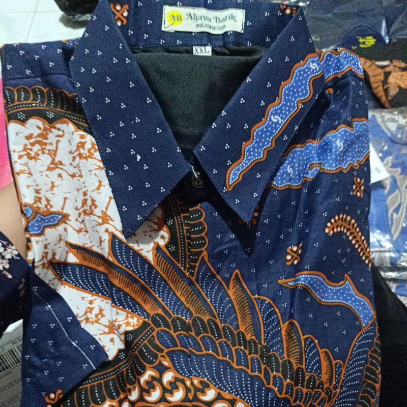 PEKSI LANGIT ALJAYA KEMEJA BATIK SOLO PRIA LENGAN PENDEK PANJANG LAPIS FURING ATASAN PREMIUM MODERN KATUN HALUS SEKAR WESI PRABU UTOMO ROGOSUKMO KETAMAN BIRU  NIRWANA GURDO PUTIH GEMBIROLOKO  BAUREKSA PARANG DURI PARAMARTA KEMBANG SAJEN HUTAMA MADUKORO