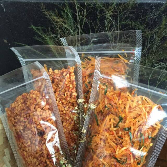 

Hampers Kering Ubi Mustofa + Tempe Kering/ Orek Tempe Isi 4 pcs