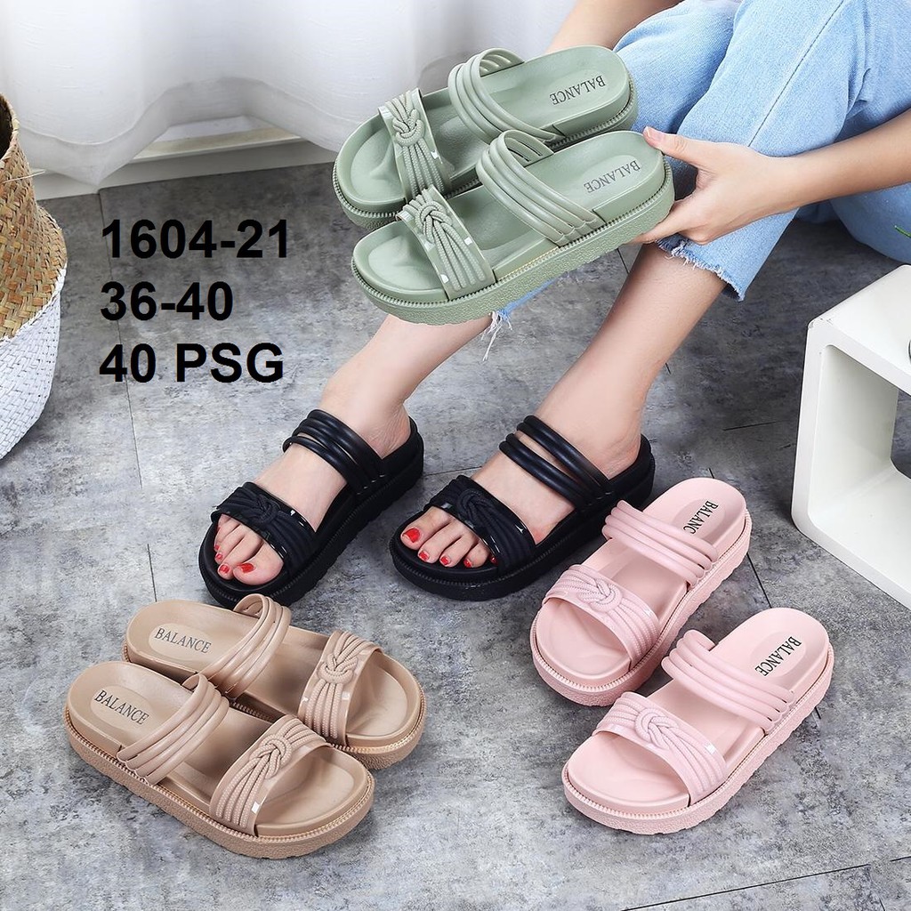 model sandal jelly