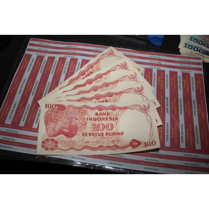 Uang Rp 100 Burung Dara Mahkota Goura Victoria (Iklan D282)