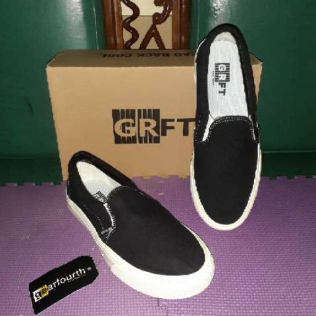 Slipon Gearfourth snoopy BW