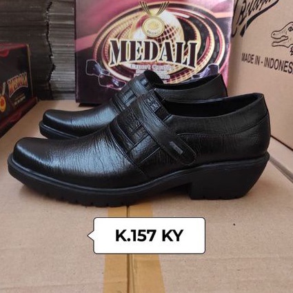 Sepatu kulit pria pantofel  sepatu kerja formal tampil lebih keren