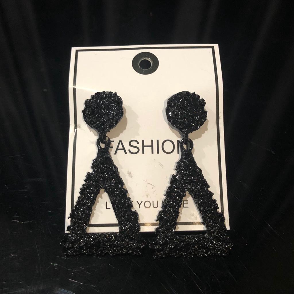 OSM - F629 Anting Ala Korea Segitiga / Anting Paduan Segitiga Anting / Aksesoris Fashion-Hitam
