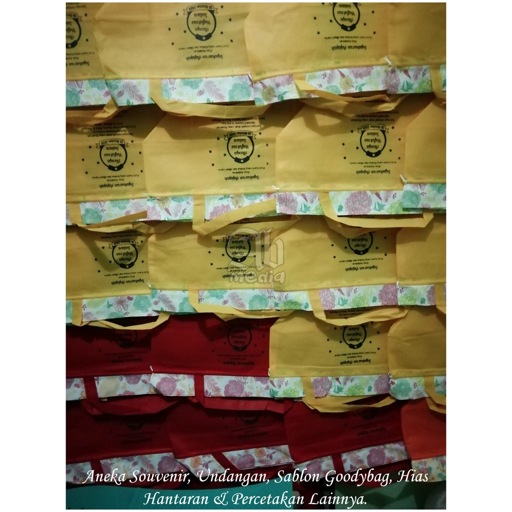 

Sablon Tas Kotak Nasi Pegangan Tali & Serut ukuran 22 x 22 cm