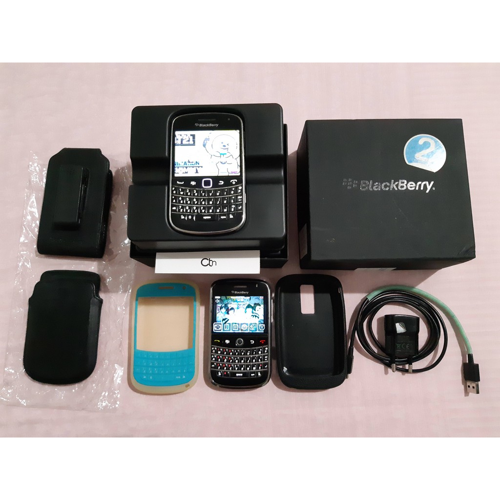 HP Blackberry Bold 9000 dan BB Bold Dakota 9900