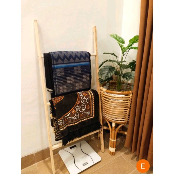 LADDER KAYU JATI BELANDA RAK SAJADAH MUKENA TANGGA TEMPAT KERUDUNG DEKORASI RUMAH HIASAN