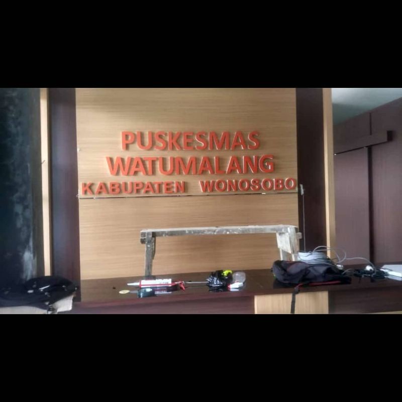 

Huruf akrilik spon timbul latter sign akrilik spon kantor toko