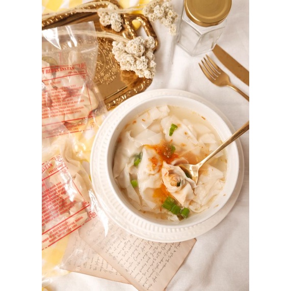 

Pangsit rebus instan