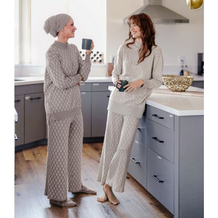 Booked  New The Signature Comfy Pants Taupe S Benang Jarum Buttonscarves