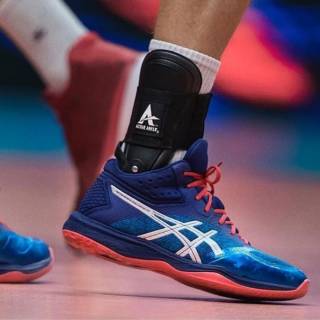  SEPATU  ASICS  NETBURNER BALLISTIC BUAT VOLI DAN BADMINTON  