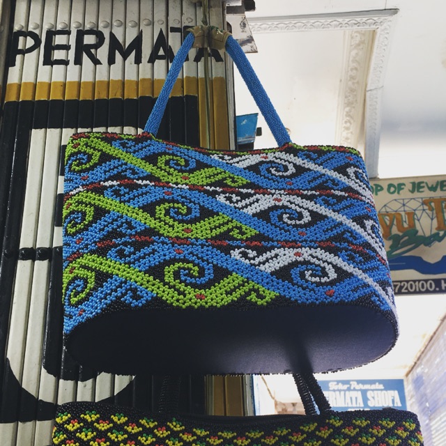 Tas hand bag manik dayak wanita besar