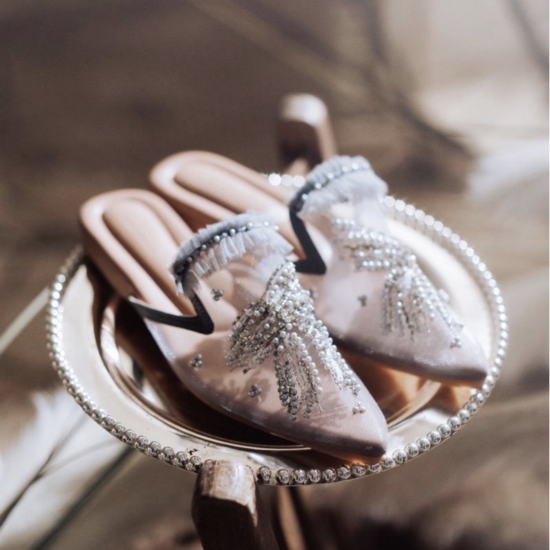 Size 37 (23,5 cm) - Gazelle by Debby Hardinata Marie Beatrix Mules 5 cm Block Heels (Ittaherl VBE)