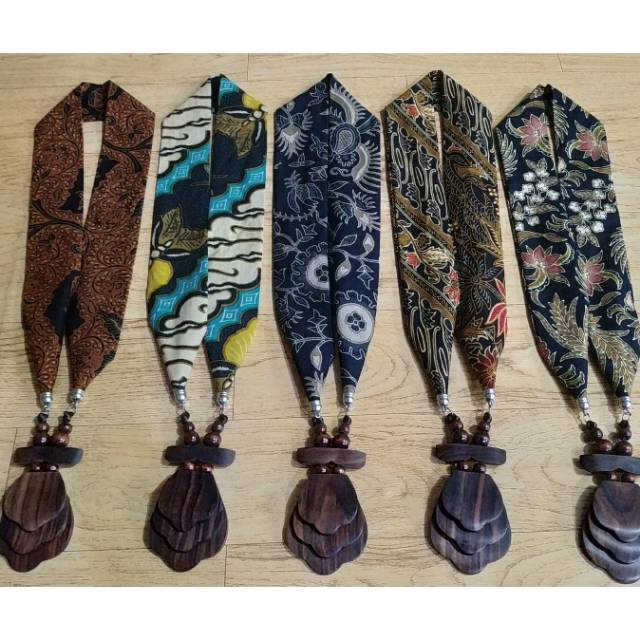 Kalung Kain Batik  Sonokeling Bunga3