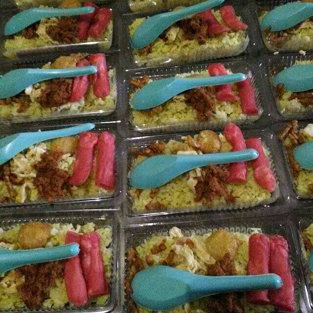 

Nasi kuning sosis