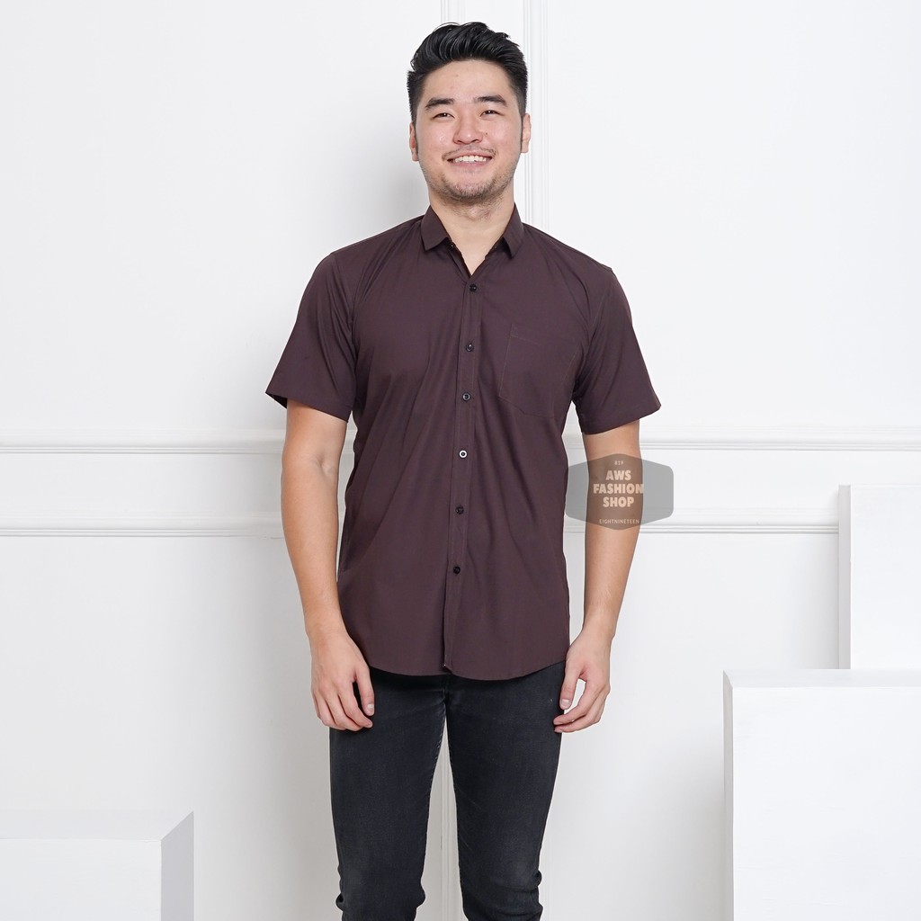 Kemeja Pria Polos Lengan Pendek Cowok Dark Brown Coklat tua Casual Slimfit 3347