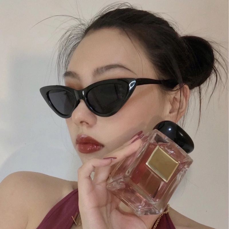 Roselife Kacamata Hitam Cat Eye UV400 Gaya Vintage Untuk Wanita