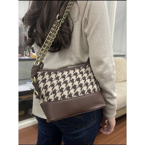 NAOMI - Laurel Sling Bag Import Premium - Tas Selempang Rantai Wanita - Tas Kulit Sintetis Tebal Motif Cantik - Tas Hangout - Tas Wanita - Tas Naomi - Naomi Bag - women bag