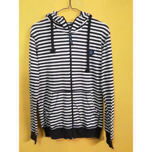 Preloved jaket garis triple eight