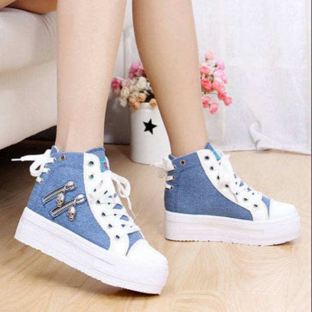 Sepatu Sneakers Wanita MT 552