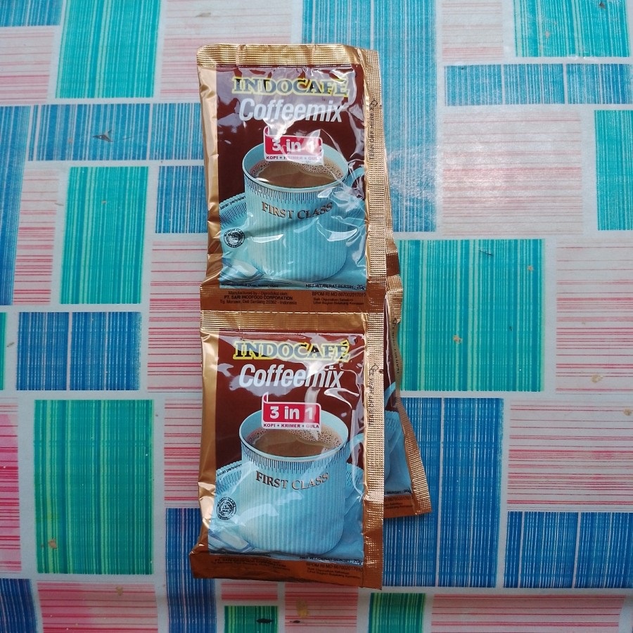 

Kopi 3 in 1 INDOCAFE COFFEEMIX - 1 renteng (10 pcs @20 gram)