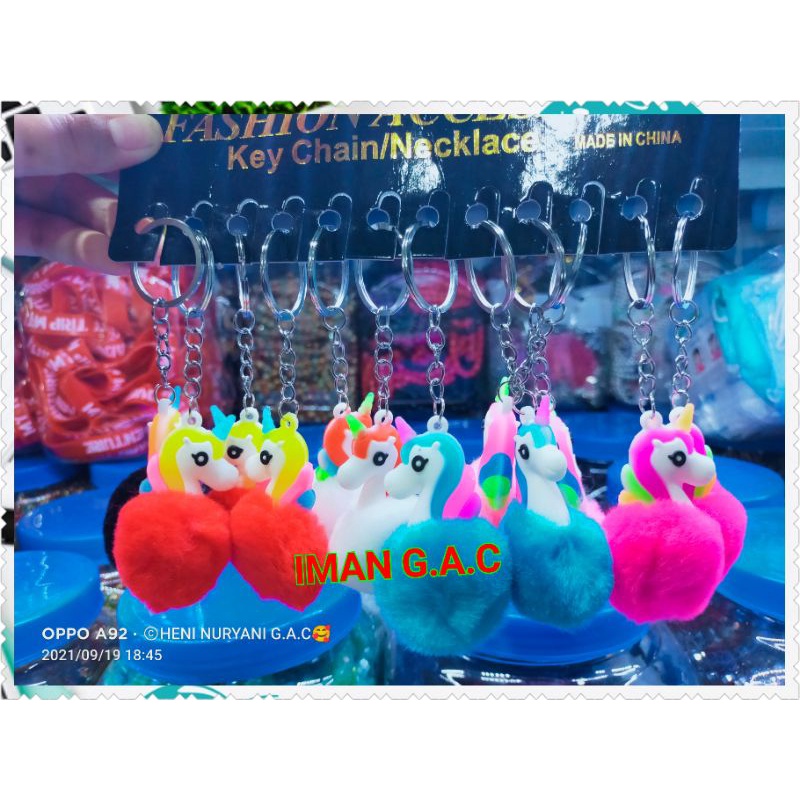 Gantungan kunci unicorn pompom/gantungan kunci kudaponi/saouvenir gantungan kunci