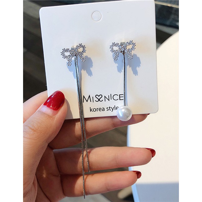 LRC Anting Tusuk Fashion Silver 925 Silver Studded Zircon Bow Pearl Asymmetrical Snake Bone Chain