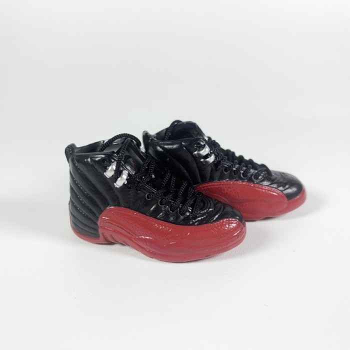 AIR JORDAN 12 AJ12 REVERSE FLU GAME 3D SNEAKERS KEYCHAIN MINIATUR