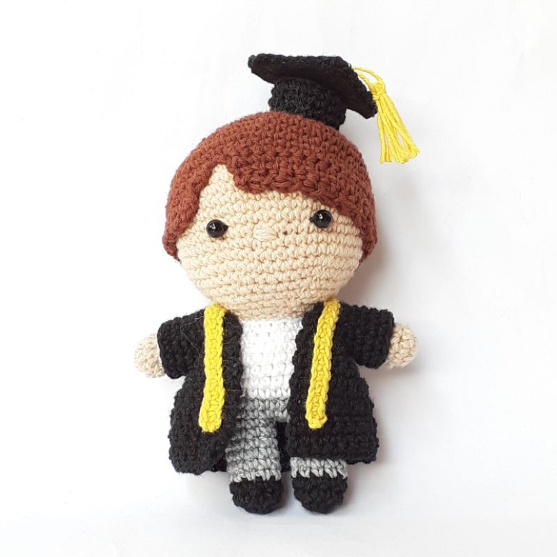 BONEKA RAJUT AMIGURUMI WISUDA