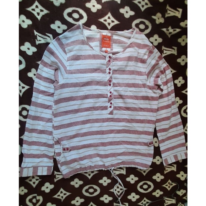 Kemeja Branded merk MCB Ladies sixe XL kecil LD 104