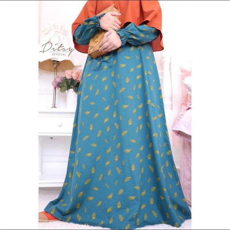 Leanne Darktosca Size XL by Ditsy