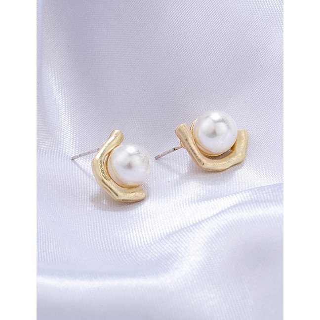 LRC Anting Tusuk Fashion Gold Color Pearls Decorated Simple Earrings F21973