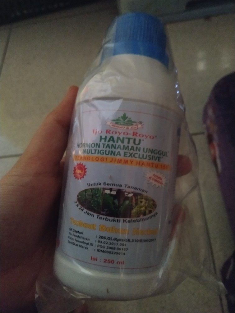 Pupuk Hormon Hantu 250 Ml (tutup Biru)