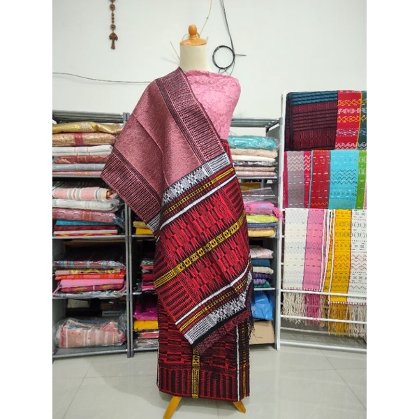 Tumtuman Astrid Kulit Bawang Merah Songket Tarutung