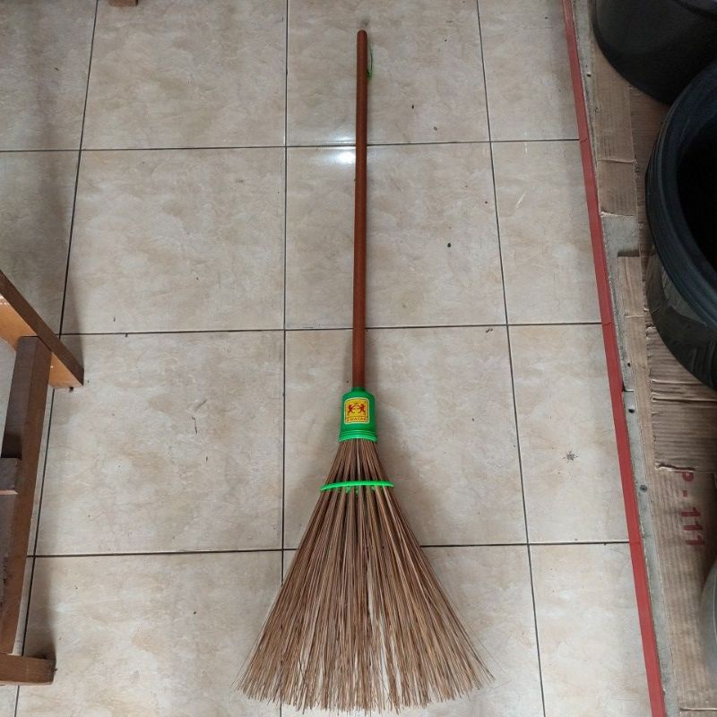 sapu lidi tongkat / sapu taman 2 macan