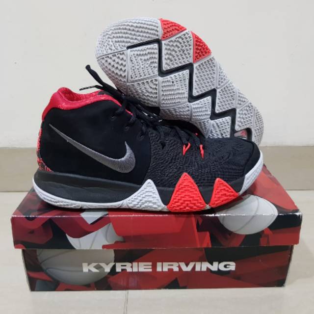 SEPATU BASKET KYRIE 4 EP