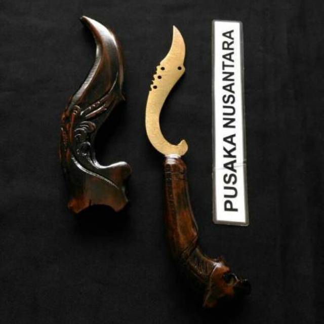 Kujang kuningan kecil