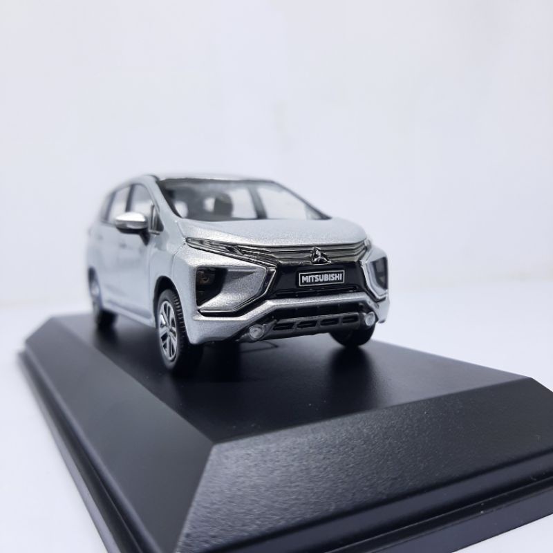 Diecast Mobil Xpander Mitsubishi Motors Miniatur Mobilan Mitsubishi Xpander 1/43
