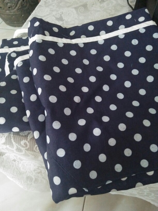 Celemek Masak Kain Motif Polkadot