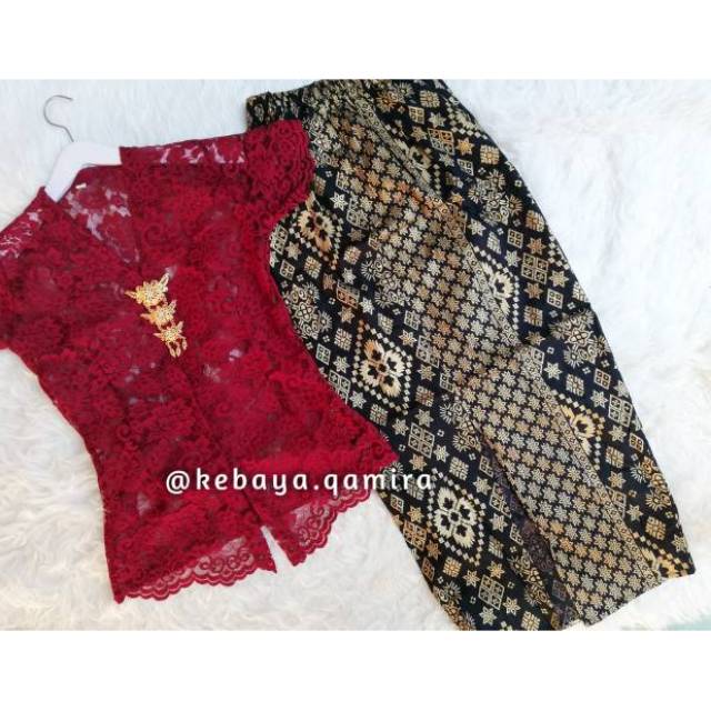 Set kebaya modifikasi maron dan rok  span  belah  depan  jadi 