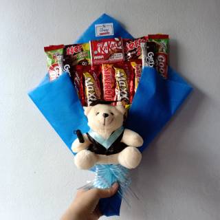 Snack bouquet dengan boneka wisuda / Bucket Buket Snack / Bucket