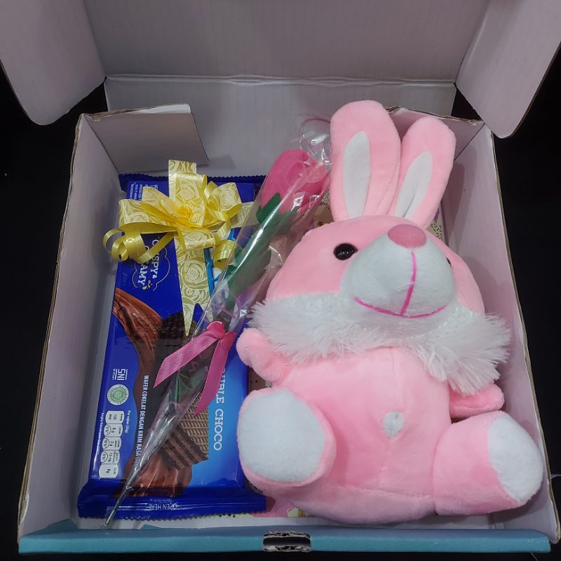 hampers hadiah ulang tahun snack boneka bingkisan kado ultah