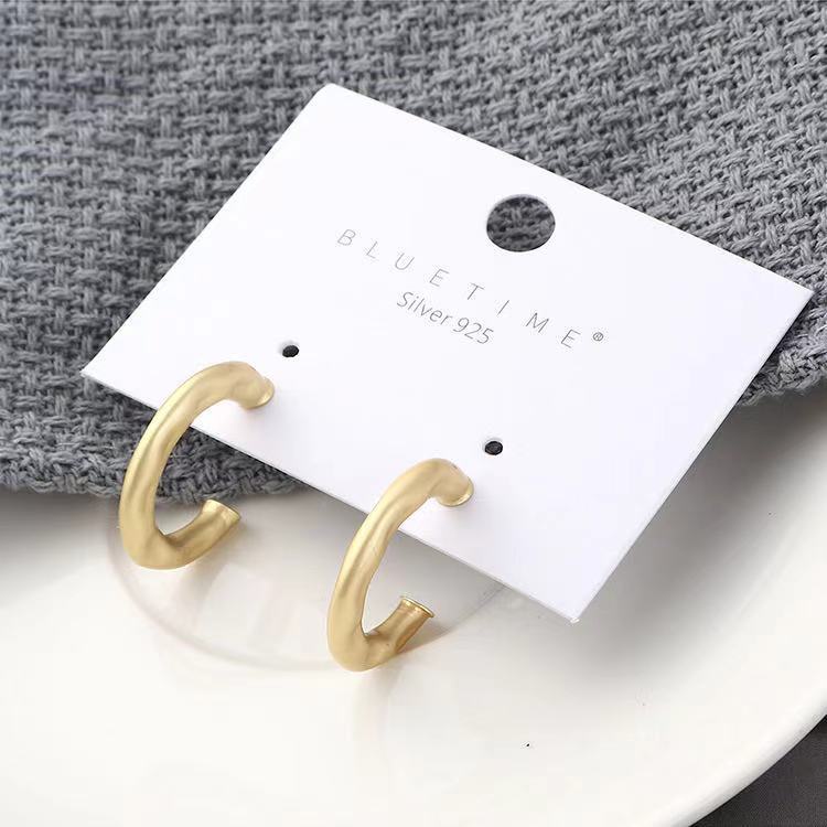 Dingin gaya Korea ins sederhana matte telinga emas cincin logam anting-anting wanita retro minoritas