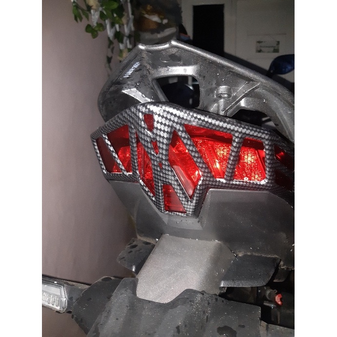 Cover Tutup Variasi Lampu Stoplamp Belakang Honda Vario 150 2018 Carbon Karbon Nemo - Charmoto