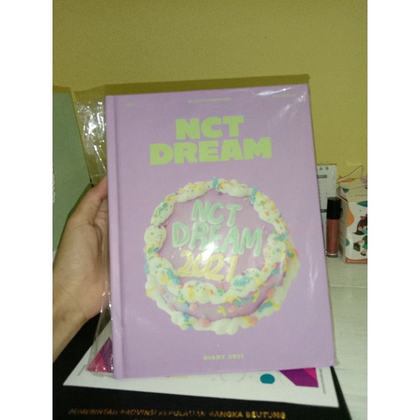 

SG DREAM HARD COVER DAIRY + FOLDED POSTER CALENDER NCT 127&DREAM