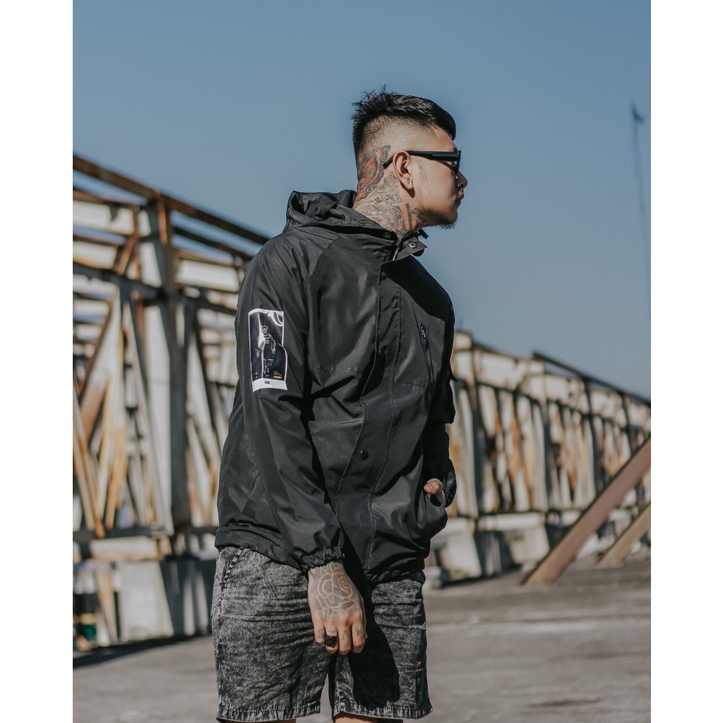 JAKET PRIA - JAKET PARASUT CASUAL SALVIO HEXIA - JAKET PARASUT PRIA - JAKET PRIA PARASUT - JAKET WP-Casual Hitam Zade