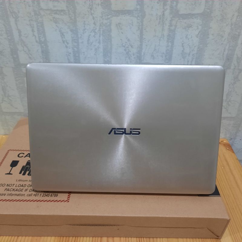 Laptop Asus Vivobook A411Q Amd A12-9720P Gen7 Ram 4GB/SSD 128GB Amd Radeon R7 Graphic Windows 10