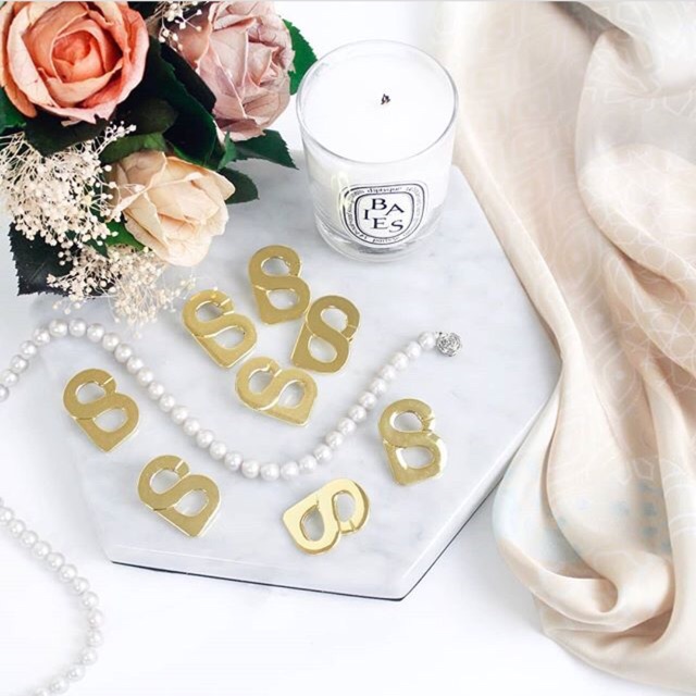 Buttonscarves signature brooch pin